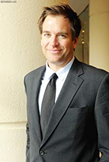 How tall is Michael Weatherly?